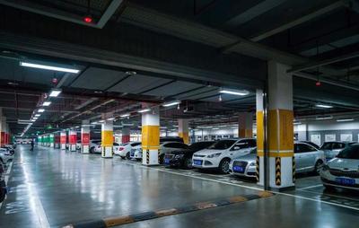 停車場天價停車費引熱議 30萬欠費背后的人情與法理